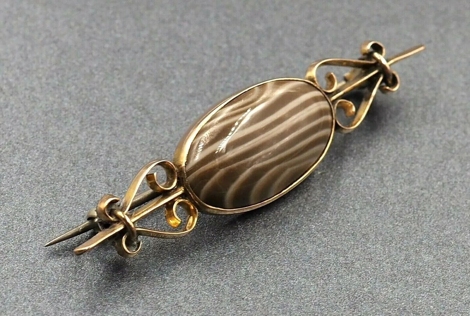 9ct Yellow Gold Banded Agate Brooch