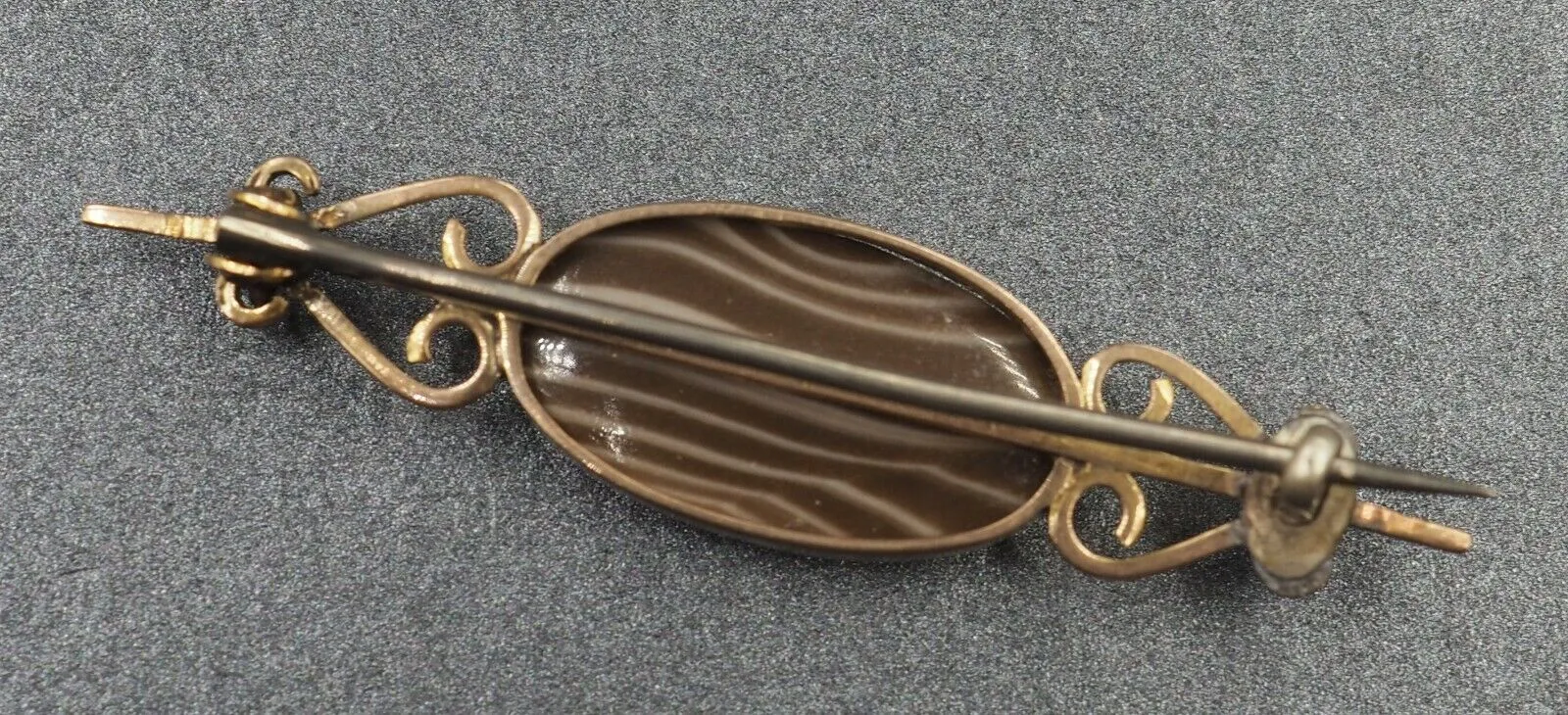 9ct Yellow Gold Banded Agate Brooch