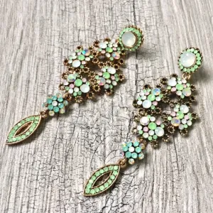 LONG PASTEL GREEN DIAMANTE STONE CRYSTAL DROP SEMI-FROSTED EARRINGS