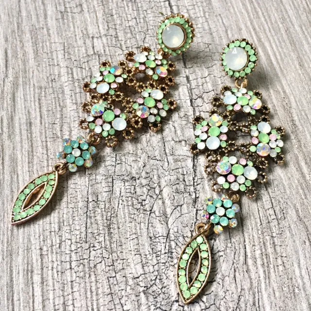 LONG PASTEL GREEN DIAMANTE STONE CRYSTAL DROP SEMI-FROSTED EARRINGS