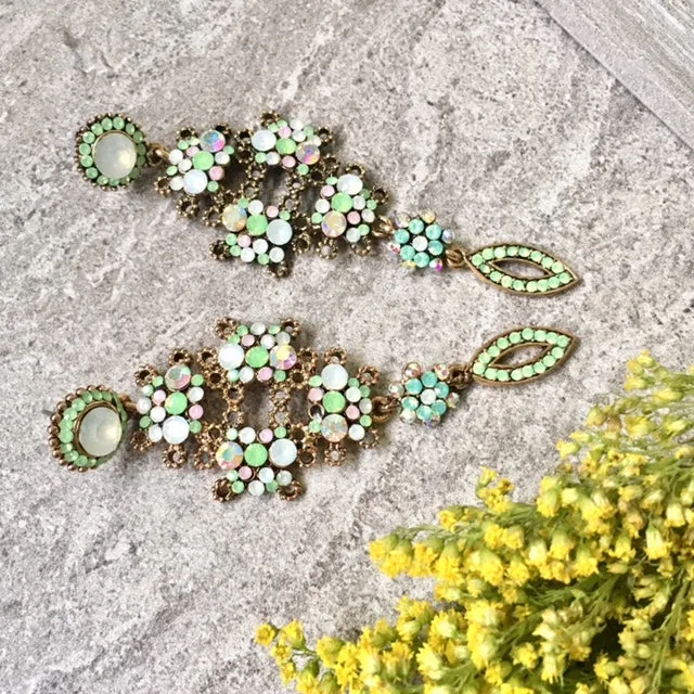 LONG PASTEL GREEN DIAMANTE STONE CRYSTAL DROP SEMI-FROSTED EARRINGS